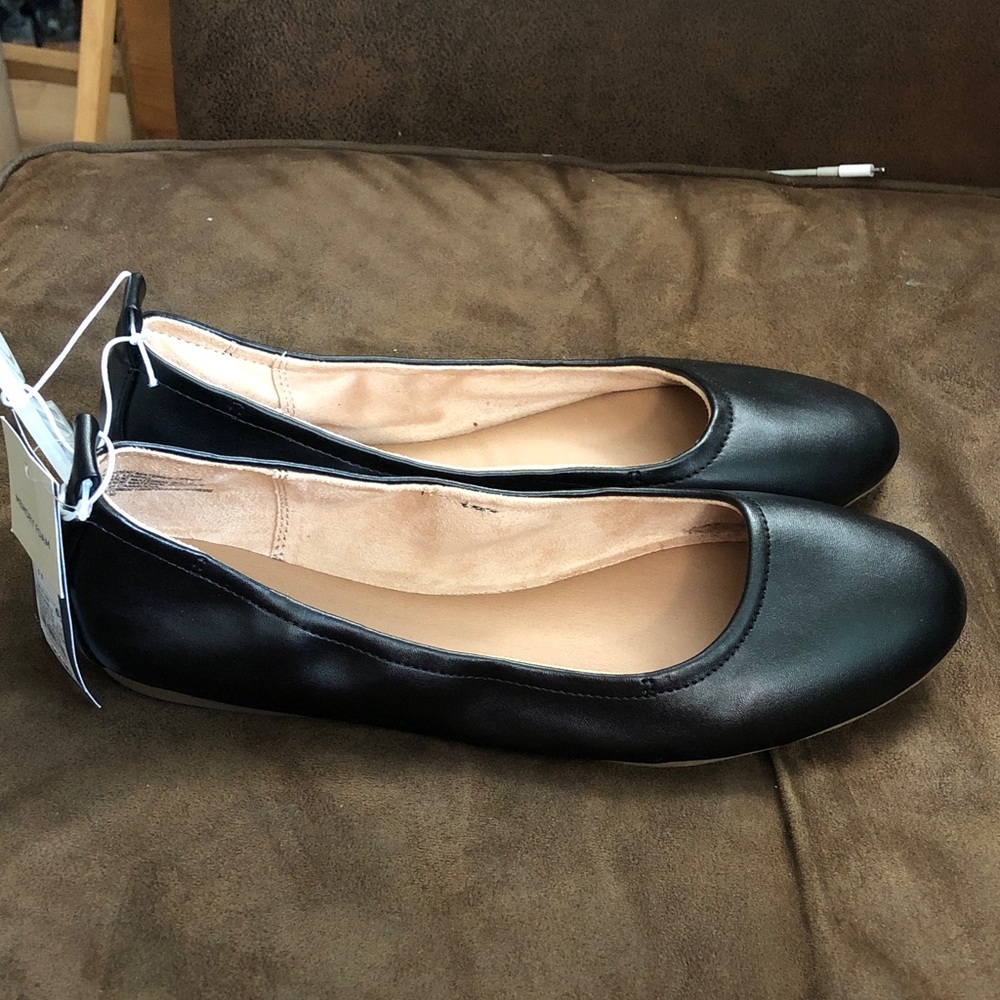 Universal Thread Black Leather Ballet Flats